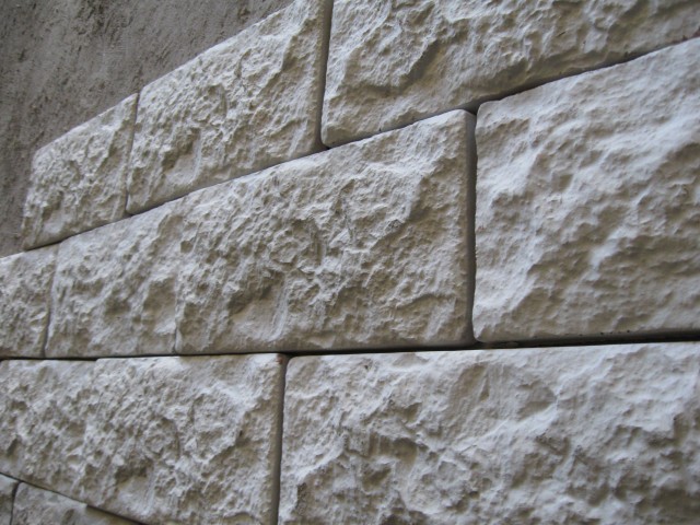 Фасадная цокольная плитка Рваный камень

